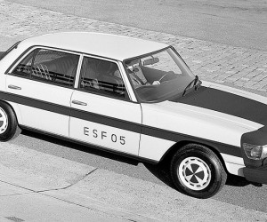 Mercedes-Benz Experimental-Sicherheits-Fahrzeug ESF 05. Präsentiert wird es auf der 2. ESV-Konferenz vom 26. bis 29. Oktober 1971 in Sindelfingen. Foto aus dem Jahr 1971. (Fotosignatur der Mercedes-Benz Classic Archive: 71459-10) 

Mercedes-Benz ESF 05 Experimental Safety Vehicle. Presented at the 2nd ESV Conference in Sindelfingen from 26 to 29 October 1971. Photo from 1971. (Photo index number in the Mercedes-Benz Classic archives: 71459-10)