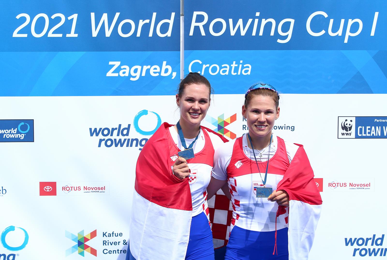 01.05.2021., Zagreb - Zagreb - Drugi dan Svjetskog veslackog kupa 2021. na Jarunu. Zenski Dvojac bez kormilara Ivana Jurkovic i Josipa Jurkovic.rPhoto: Matija Habljak/PIXSELL