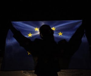 30.06.2013., Kastel - Svecanost ulaska Hrvatske u EU na granici Istre sa Slovenijom. Nakon intoniranja hrvatske himne i himne Istarske zupanije, djelatnici Policijske uprave istarske podigli su zastavu Europske unije na jarbol pored zastave Republike Hrvatske. Nakon toga je gradonacelnik Pirana Peter Bossman urucio zastavu EU gradonacelniku Buja Viliju Bassaneseu. Zatim su se prisutni uputili 200 metara nize prema slovenskoj granici, gdje pocinje hrvatska granica, na kojoj je nacelnik policijske uprave Istarske, gospodin Cestar, otkrio novu tablu na kojoj je i znak EU. rPhoto: Dusko Marusic/PIXSELL