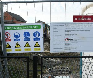 04.02.2022., Sela - Na mjestu u potresu ostecene, a kasnije srusene obiteljske kuce Danijele i Gorana Kucko ovih dana zapocela je izgradnja prve zamjenske kuce u drzavnoj obnovi. Photo: Nikola Cutuk/PIXSELL