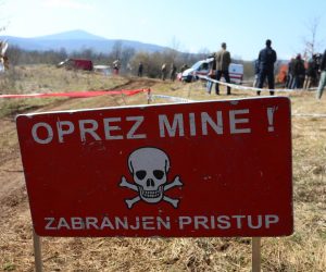 04.04.2022., Tounj  - Obiljezavanje Medunarodnog dana svjesnosti o opasnostima od mina odrzano je  na radilistu projekta razminiranja u opcini Tounj, kod Trzica Tounjskog. O razminiravanju su govorili  ravnatelj Ravnateljstva civilne zastite MUP-a Damir Trut, karlovacka zupanica Martina Furdek Hajdin i nacelnik opcine Tounj Ivica Sopek. 
 Photo: Kristina Stedul Fabac/PIXSELL Photo: Kristina Stedul Fabac/PIXSELL