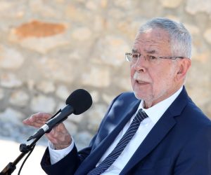 r04.09.2019., Sibenik - Austrijski predsjednik Alexander Van der Bellen, slovenski predsjednik Borut Pahor i hrvatska predsjednica Kolinda Grabar-Kitarovic sastali su se kako bi razgovarali o regionalnoj suradnji. Nakon susreta predsjednici su dali izjave.rPhoto: Dusko Jaramaz/PIXSELL