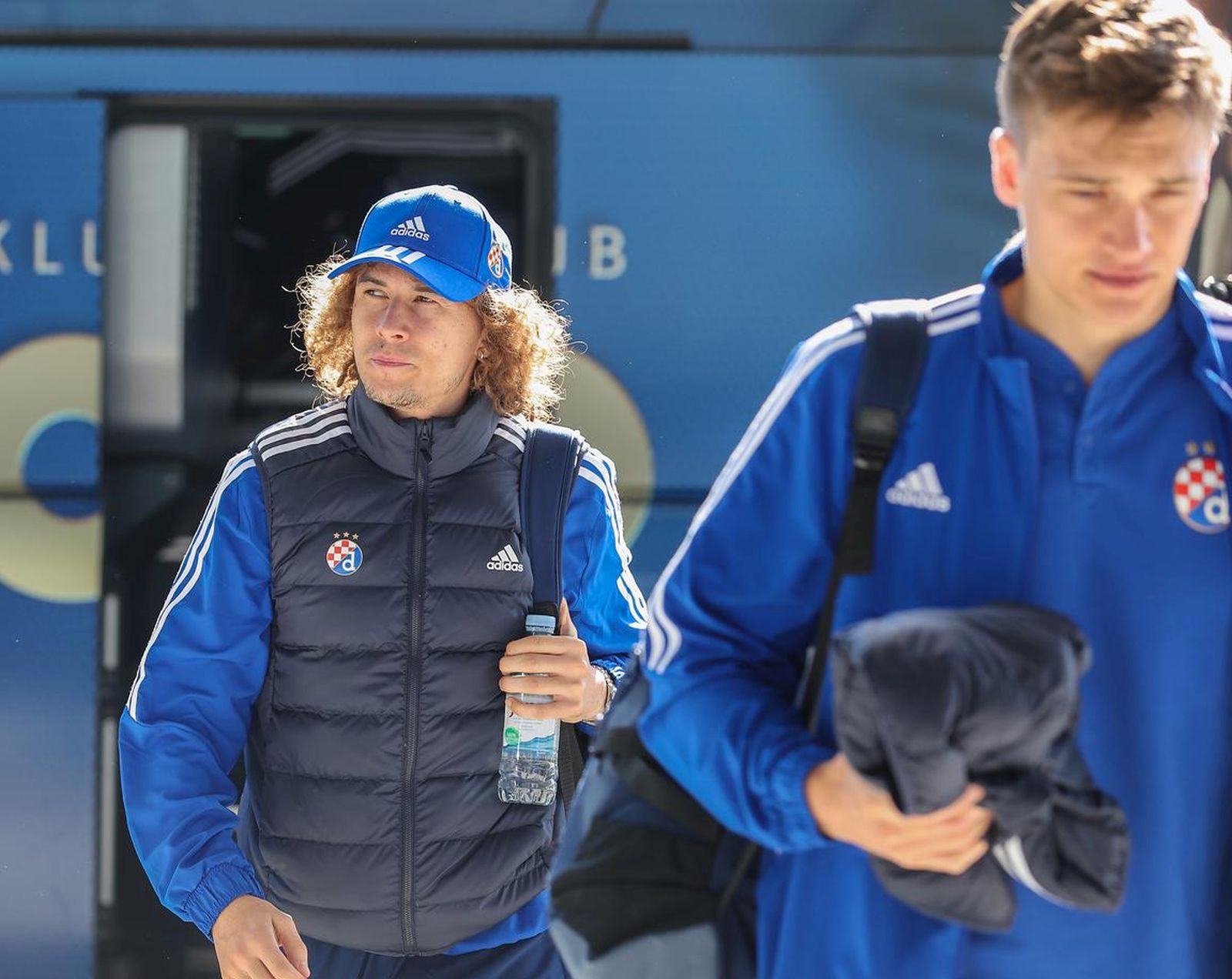 04.10.2022., Zagreb - Igraci GNK Dinamo odlaze iz Medjunarodne zracne luke dr. Franjo Tudjman u Austriju gdje ih ocekuje utakmica UEFA Lige prvaka protiv FC Red Bull Salzburga. Robert Ljubicic Photo: Luka Stanzl/PIXSELL