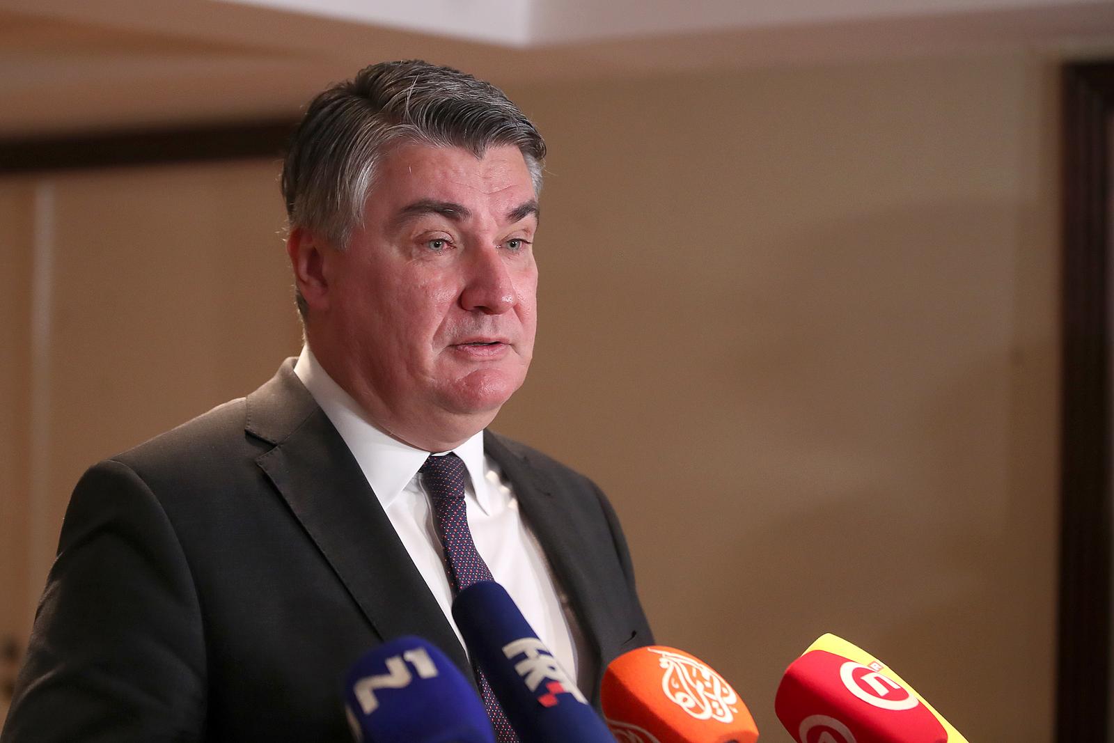 04.10.2022., Zagreb - Predsjednik Republike Zoran Milanovic sudjelovao je na 14. konferenciji o odrzivom razvoju i 15. dodjeli nagrade HRIO (Hrvatski indeks odrzivosti) u organizaciji Hrvatskog poslovnog savjeta za odrzivi razvoj. Predsjednik Milanovic dao je izjave okupljenim medijima.  Photo: Goran Stanzl/PIXSELL