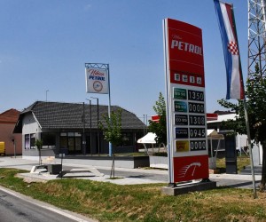 05.07.2022., Stari Jankovci - Petar Mijic vlasnik benzinske crpke" Nikica Petrol" u Starim Jankovcima pokraj Vinkovaca, danas je zbog cijena goriva zatvorio svoju benzinsku crpku.
  Photo: Ivica Galovic/PIXSELL