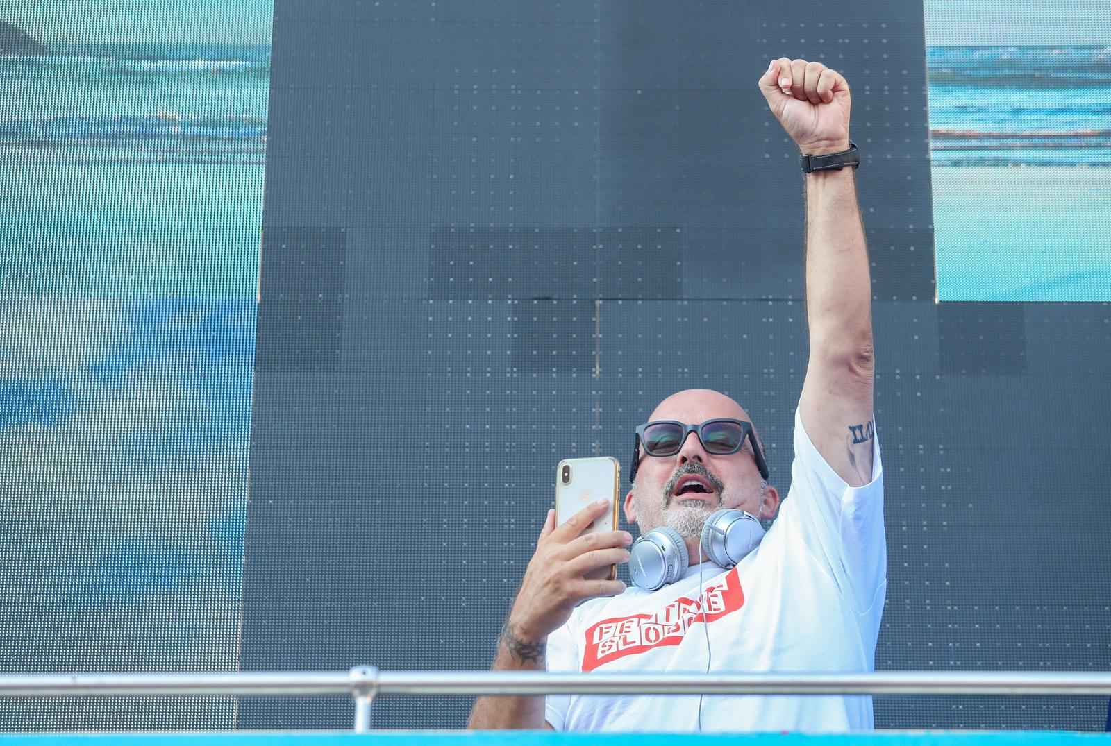 05.09.2020., Zagreb - Na Trgu bana Josipa Jelacica odrzan je Festival slobode protiv "ogranicenja slobode kretanja i druzenja, nametanja fizicke distance i uskracivanja fizickoga kontakta" u organizaciji gradjanske inicijative "Prava i slobode". Toni Cetinski Photo: Luka Stanzl/PIXSELL