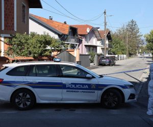 05.10.2022.,  Sesvete - Policijski ocevid u Novoselskoj ulic gdje je nepoznati pocinitelj zapalio automobil Audi i ispalio vise hitaca prema 56-godisnjaku. Photo: Marko Prpic/PIXSELL