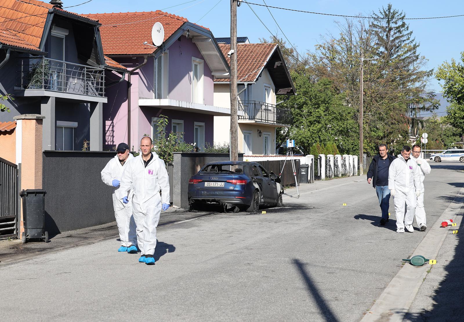 05.10.2022.,  Sesvete - Policijski ocevid u Novoselskoj ulic gdje je nepoznati pocinitelj zapalio automobil Audi i ispalio vise hitaca prema 56-godisnjaku. Photo: Marko Prpic/PIXSELL