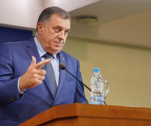 05.10.2022., Banja Luka, Bosna i Hercegovina - Konferencija za medije nakon izvanrednog sastanka vladajuce koalicije u RS u ovalnom salonu u Narodnoj skupstini RS. Tema sastanka je bila kriza nakon odrzanih Opcih izbora u BiH. Milorad Dodik. Photo: Dejan Rakita/PIXSELL