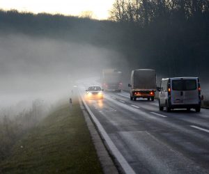 Magla je tijekom jeseni i zime učestala pojava i opasnost za vozače 05.12.2018., Virovitica - Magla je u jesenskom i zimskom razdoblju ucestala pojava, a posebno je opasna za vozace u prometu. Photo: Damir Spehar/PIXSELL