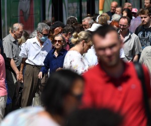 06.07.2022., Zagreb - Zastitne maske i dalje se vidjaju na licima ljudi, a broj zarazenih preko ljeta svakim danom sve veci iako nadlezni govore da nema vece opasnosti. 
  Photo: Marko Lukunic/PIXSELL