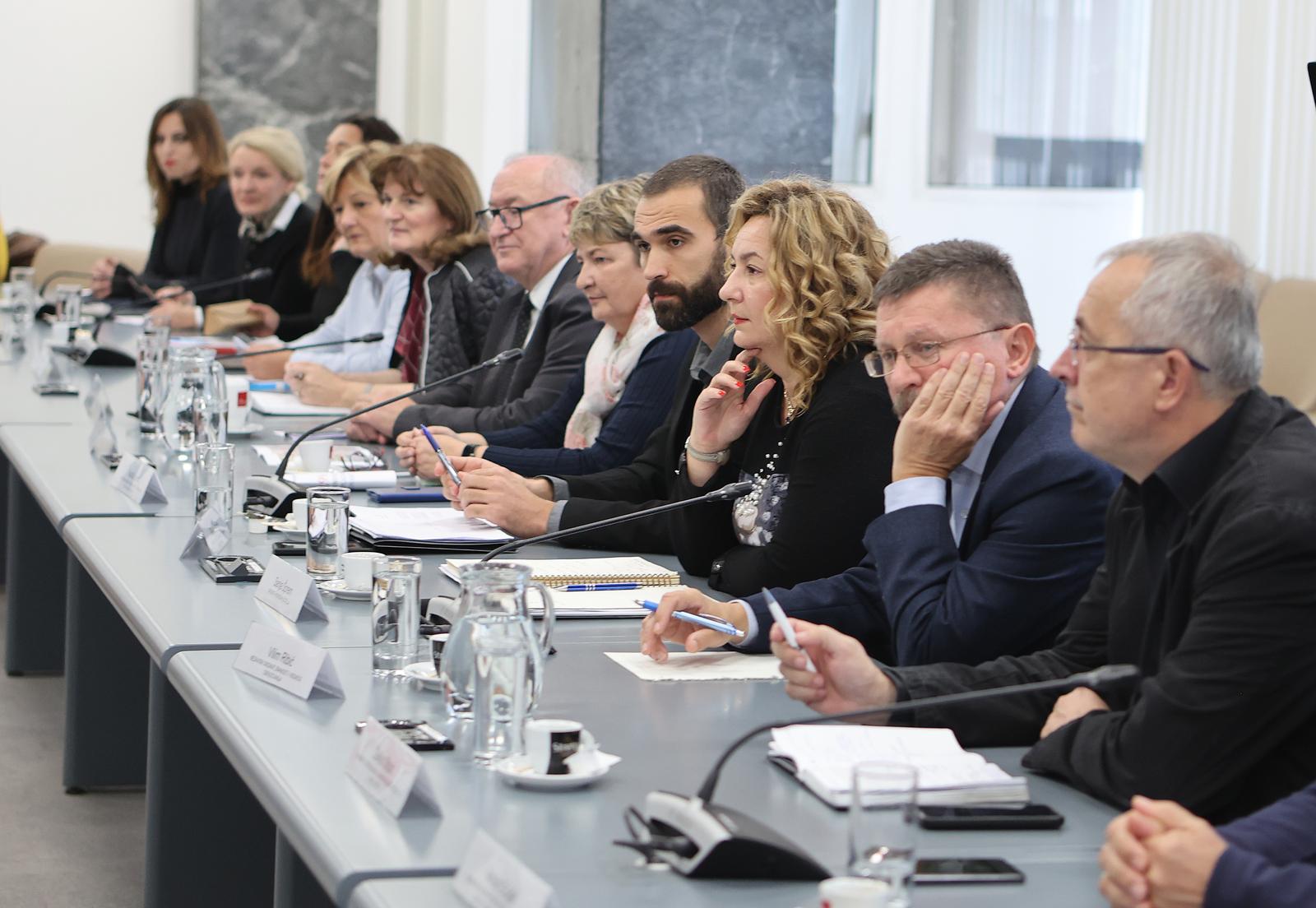 06.10.2022., Zagreb - Treci sastanak pregovarackih odbora Vlade RH i predstavnika sindikata javnih i drzavne sluzbe o sklapanju dodatka Temeljnom kolektivnom ugovoru za sluzbenike i namjestenike u javnim sluzbama i dodatka Kolektivnom ugovoru za drzavne sluzbenike i namjestenike. Pregovori ce se odrzati kroz dva sastanka i to s predstavnicima sindikata javnih sluzbi. Photo: Marko Prpic/PIXSELL