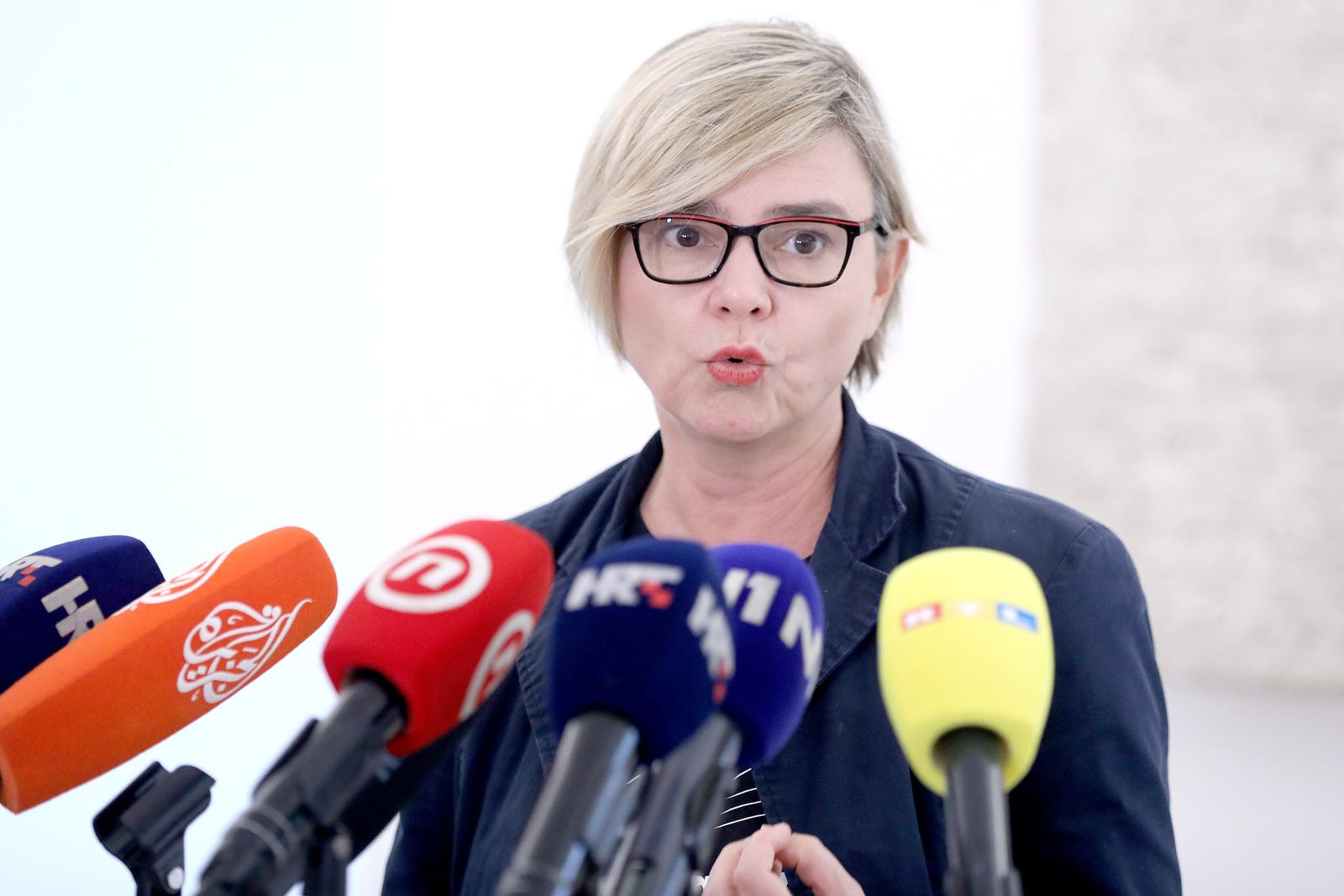06.10.2022., Zagreb - Na konferenciji za medije odrzanoj u Saboru zastupnica Sandra Bencic komentirala je sjednicu Antikorupcijskog vijeca.
.
 Photo: Patrik Macek/PIXSELL