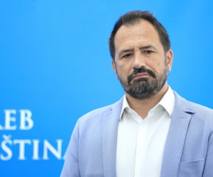07.09.2022., Zagreb - Predsjednik Kluba gradskih zastupnika Domovinskog pokreta i Zelene liste Slaven Dobrovic (DP), gradski zastupnik Igor Peternel (DP) odrzali su konferenciju za medije. Photo: Sanjin Strukic/PIXSELL