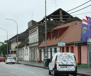 08.07.2022.,Sisak - U gradskom sredistu jos uvijek je dosta kuca na kojima nista nije radjeno i koje izgledaju kao nakon potresa koji je zadesio Sisak u prosincu 2020.
 Photo: Nikola Cutuk/PIXSELL