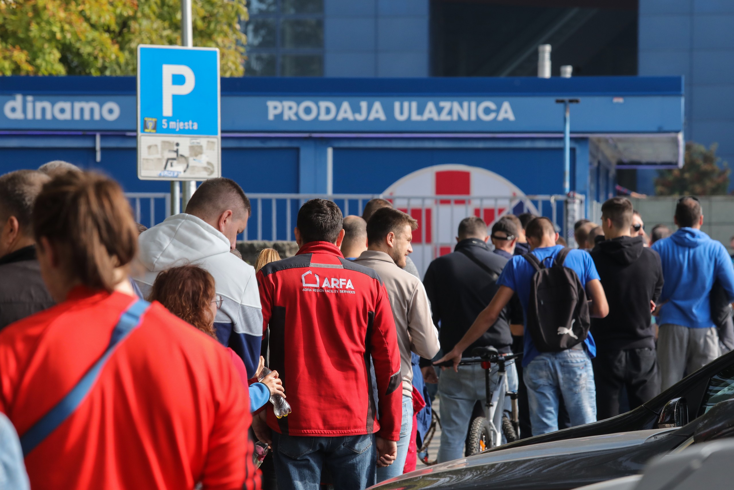 08.10.2022., Zagreb - Prodaja ulaznica za Dinamo - Salzburg na ticket pointu stadiona Dinamo.  Photo: Tomislav Miletic/PIXSELL