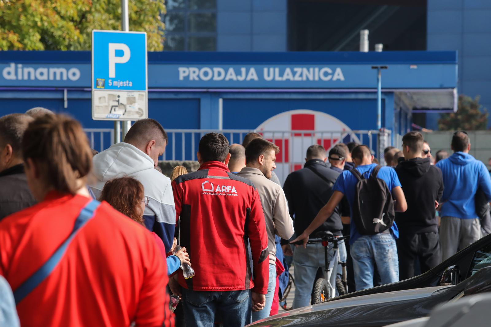 08.10.2022., Zagreb - Prodaja ulaznica za Dinamo - Salzburg na ticket pointu stadiona Dinamo.  Photo: Tomislav Miletic/PIXSELL
