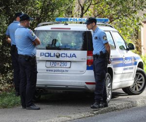 09.09.2022., Oroslavje - Policija osigurava kucu ubijenog mladica u Tvornickoj ulici te pretrazuje okolinu kako bi pronasli oruzje. Photo: Jurica Galoic/PIXSELL