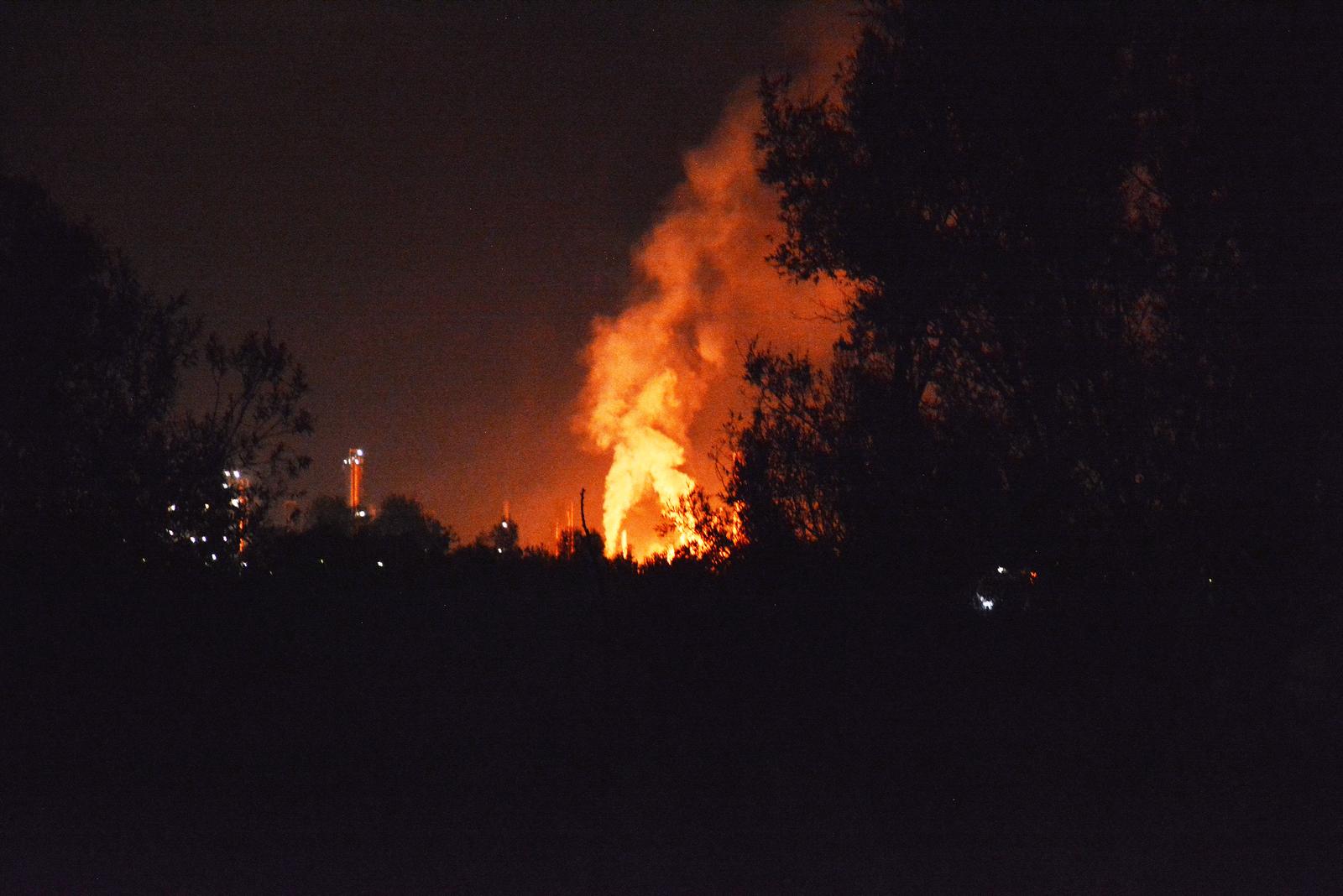 09.10.2018., Slavonski Brod - U rafineriji u Bosanskom brodu doslo je do velike eksplozije koja se osjetila i u Slavonskom Brodu. "nPhoto: Ivica Galovic/PIXSELL