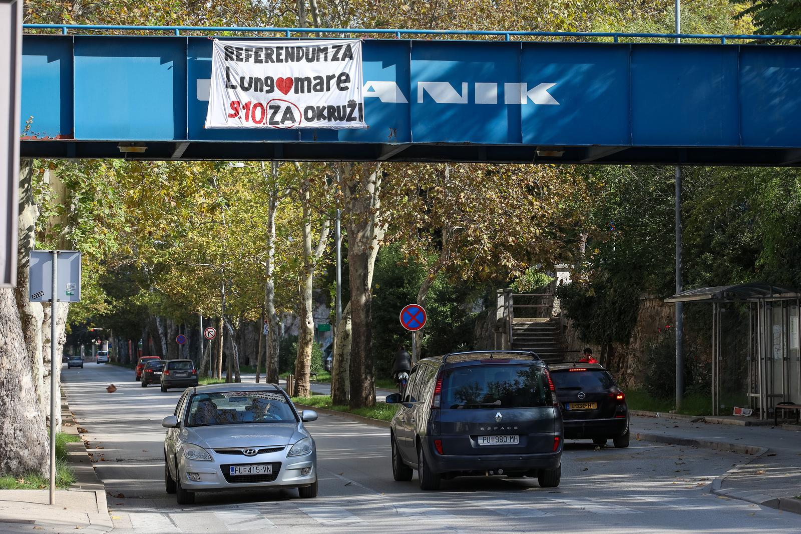 09.10.2022., Pula - Puljani se danas izjasnjavaju jesu li za izmjenu Generalnog urbanistickog plana kojom ce se ukinuti mogucnost gradnje hotela Valkane na predjelu Lungomare. Photo: Srecko Niketic/PIXSELL