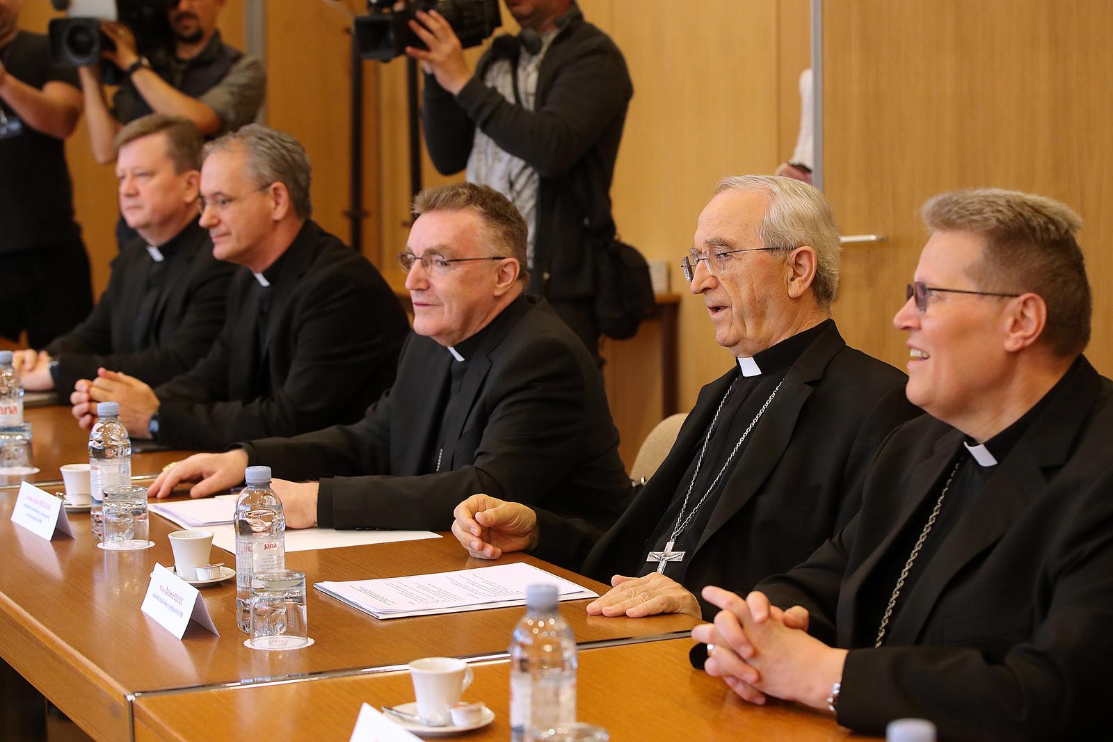 10.05.2022., Zagreb - Predsjednik Vlade Andrej Plenkovic sastao se s clanovima Stalnog vijeca HBK na celu sa zadarskim nadbiskupom i predsjednikom HBK Zelimirom Puljicem. 
 Photo: Goran Stanzl/PIXSELL