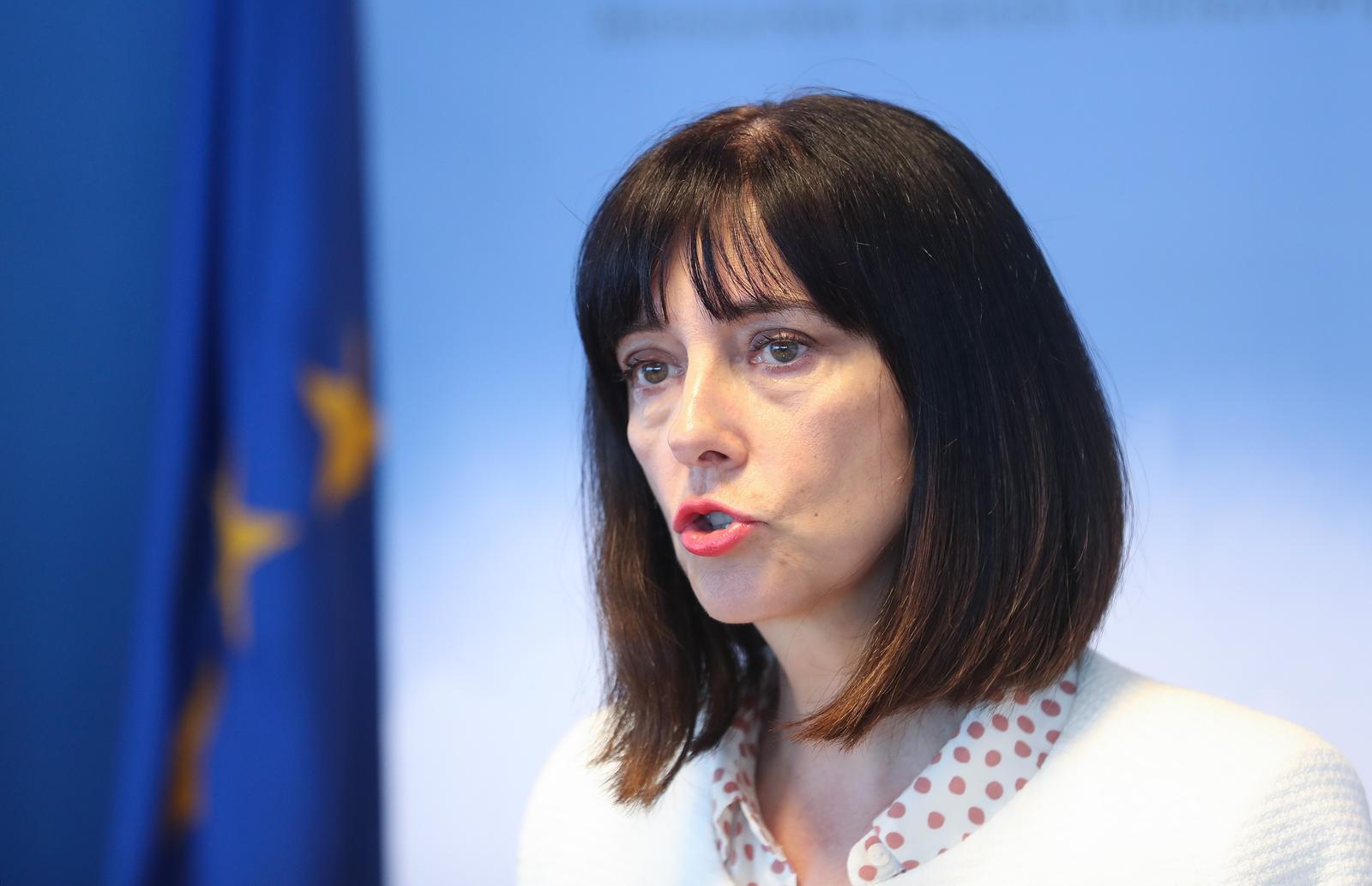 05.06.2020., Zagreb -  Ministrica Blazenka Divjak predstavlja Akcijski plan za nastavu na daljinu  na konferenciji za medije u ministarstvu znanosti i obrazovanja. Akcijski plan pripremljen je za slucaj povratka Pandemije koroana virusa na jesen.Photo: Zeljko Lukunic/PIXSELL