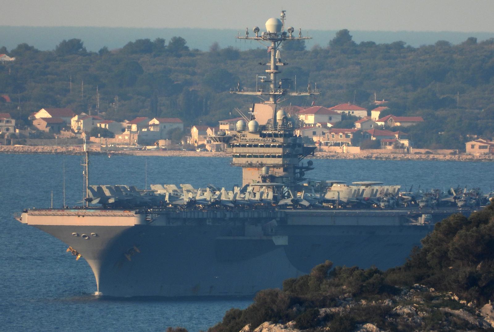 11.02.2022., Split - Americki nosac aviona USS Harry S. Truman stigao pred Split. Uplovljavanje nosaca aviona je rutinski posjet kakav jaca obrambena partnerstva izmedju SAD-a i saveznika sirom svijeta. Photo: Ivo Cagalj/PIXSELL