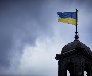 11.03.2022., Lavov, Ukrajina - Lavov, najveci grad zapadnog dijela Ukrajne, zivi gotovo kao da nema rata. Brojne zastave, plakati, nacionalna obiljezja i boje ipak pridodaju dojmu napetosti u ovom gradu koji za sada nije napadnut. Na svim vecim ulicama i trgovima setaju naoruzane patrole.

 Photo: Milan Sabic/PIXSELL