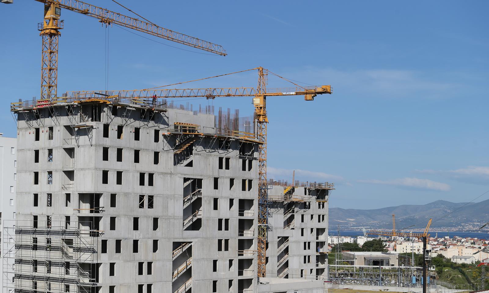 11.05.2015., Split - Gradiliste POS-stanogradnje na Kili. Stambene zgrade polako se blize svom zavrsnom obliku. r"nPhoto: Ivo Cagalj/PIXSELL
