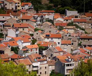 11.08.2019., Vis - Panoramski pogled na grad Vis pruza se s vijugave cestice iznad grada koja vodi do sredista otoka, a proteze se i do Komize.  Photo: Filip Kos/PIXSELL