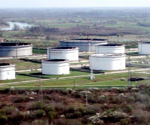 spor; upravni sud; grad sisak; rezervoari; JANAF; Jadranski naftovod; dispute; Administrative Court; reservoirs; Adriatic pipeline; ilustracija; illustration