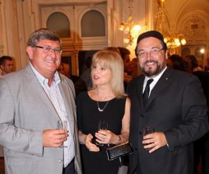 03.10.2012., Rijeka - Otvaranje kazalisne sezone u HNK-u Ivana pl. Zajca mjuziklom "Guslac na krovu" u reziji Ozrena Prohica s Oliverom Baljak i Bojanom Soberom u glavnim ulogama. U projektu sudjeluju clanovi Opere, Baleta, hrvatske i talijanske Drame. Gradonacelnik Vojko Obersnel, Olga i Bojan Sober.rPhoto: Goran Kovacic/PIXSELL