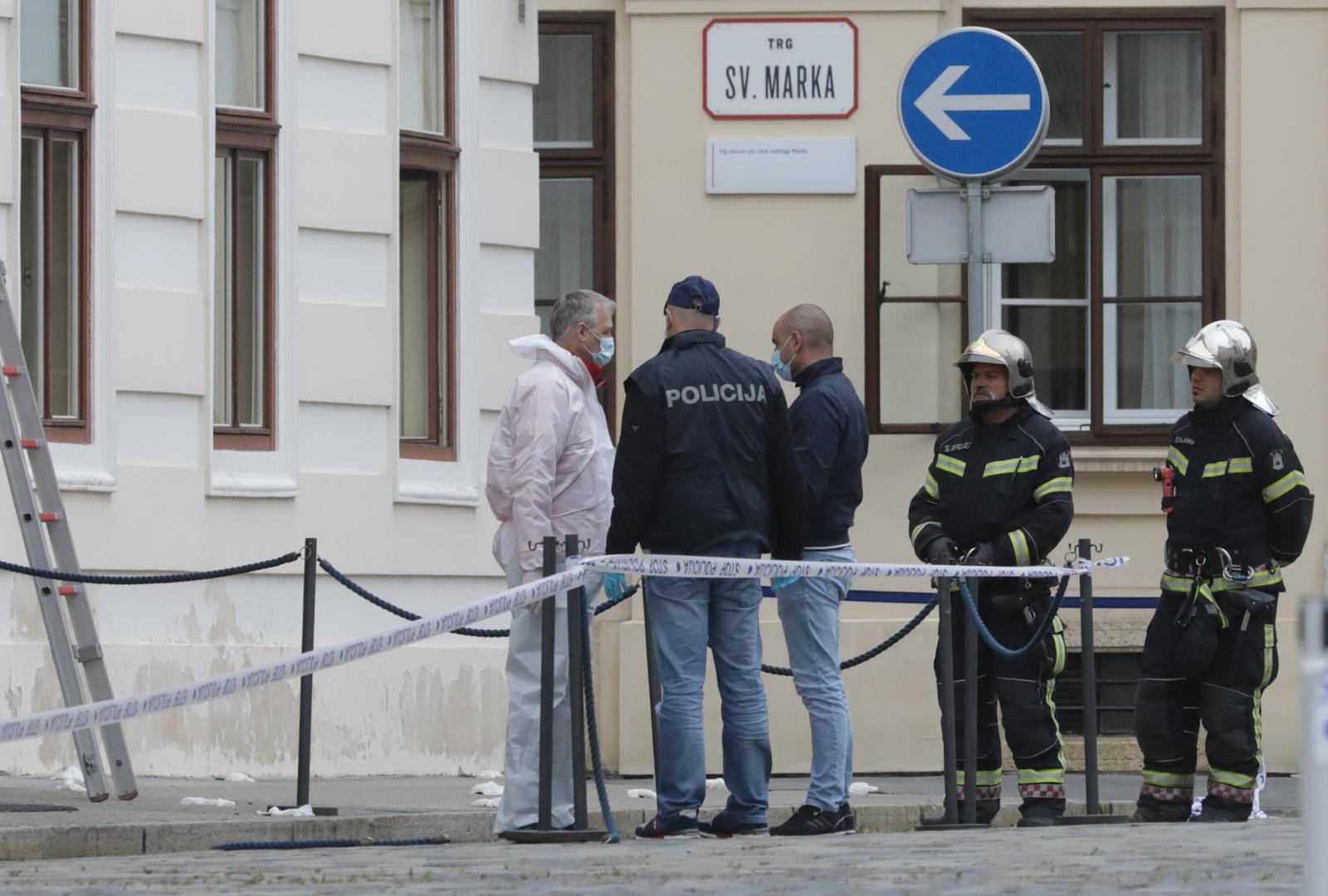 12.10.2020., Zagreb - Jutros u 8.06 zaprimljena je dojava o pucnjavi na Trgu svetog Marka u Zagrebu. Prema prvim utvrdjenim informacijama jedan policijski sluzbenik je ozlijedjen i njemu se pruza lijecnicka pomoc.  Policijski ocevid na Markovom trgu gdje je pucano na policajca. Photo: Robert Anic/PIXSELL