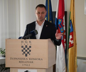 12.10.2022., Bjelovar  - Odrzana zavrsna konferencija projekta Masterplan prometnog sustava Bjelovarsko-bilogorske zupanije vrijedan preko 6 milijuna kuna. Nazocio je i zupan Marko Marusic Photo: Damir Spehar/PIXSELL