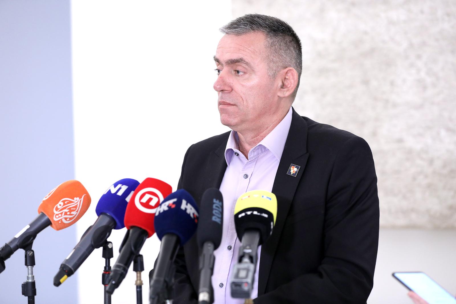 12.10.2022., Zagreb - Na konferenciji za medije odrzanoj u Saboru slucaj ZTC, INA, centre moci sa istoka i presudu Sanaderu komentirao je zastupnik Stipo Mlinaric.  Photo: Patrik Macek/PIXSELL