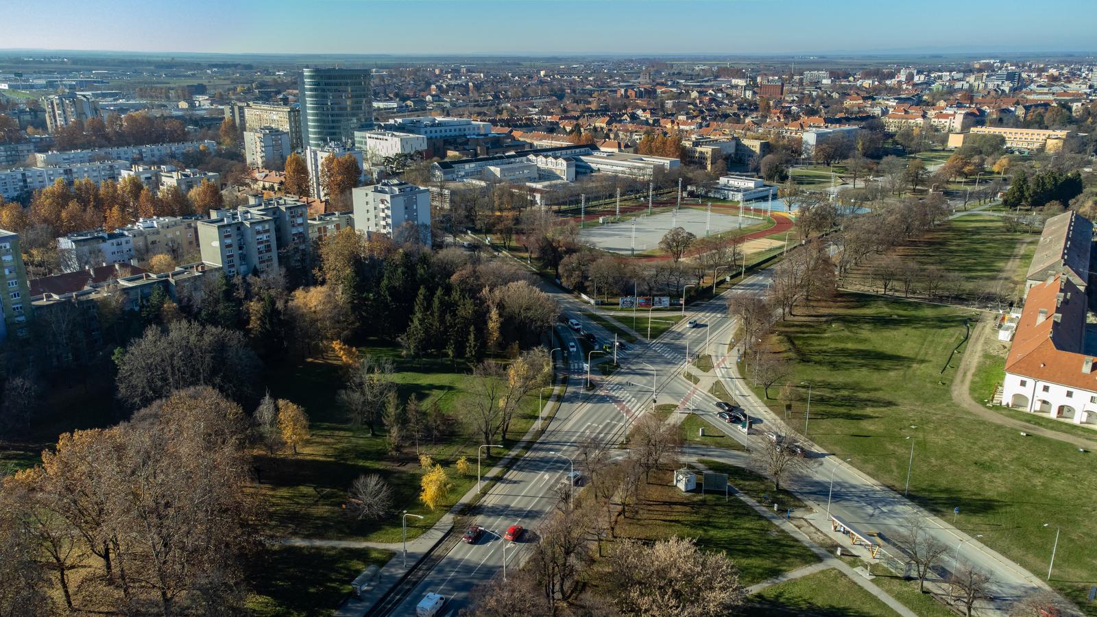 21.11.2021.,Osijek - Osjecka Tvrdja i dio grada Osijeka uz mostove na rijeci Dravi. Photo: Davor Javorovic/PIXSELL