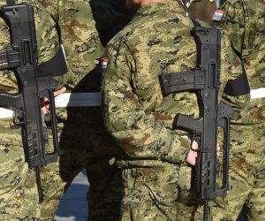 13.12.2015., Knin -"nVisenamjenska hrvatska strojnica- VHS jurisna puska."nPhoto: Hrvoje Jelavic/PIXSELL