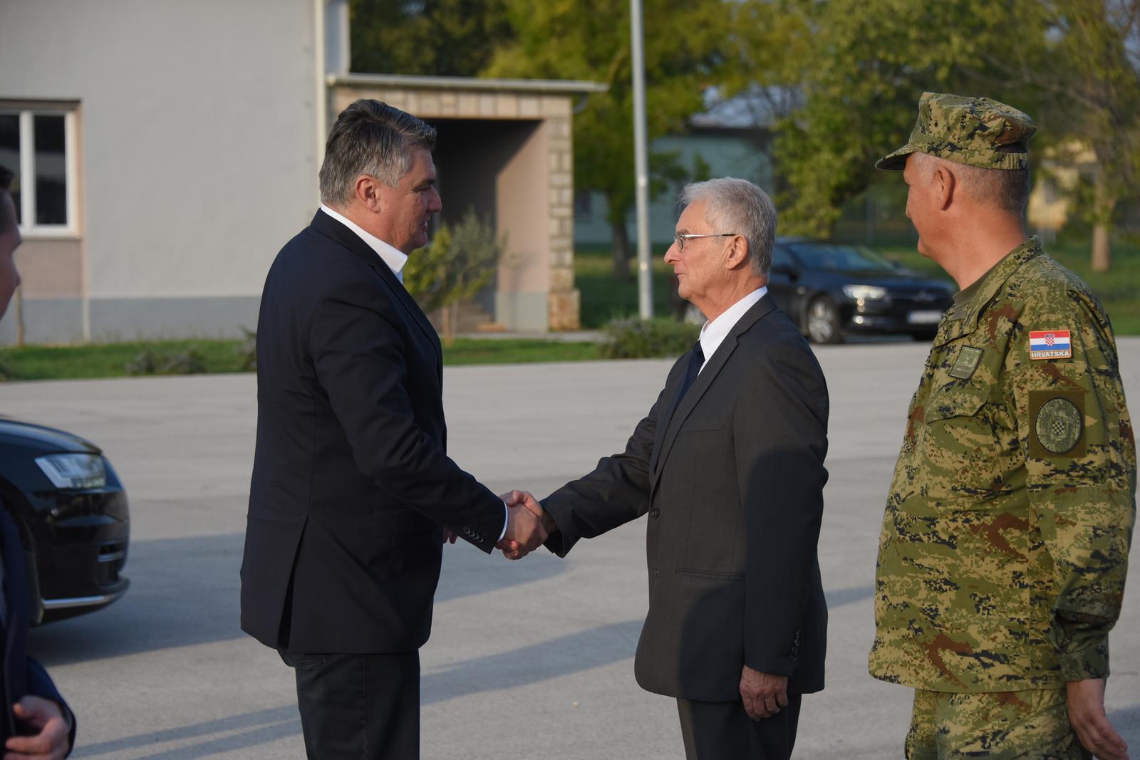 14.10.2022., Pula - Predsjednik RH, Zoran Milanovic, u pulskoj vojarni Hrvatski branitelji Istre, podijelio je Spomenice domovinskog rata. Photo: Sasa Miljevic/PIXSELL