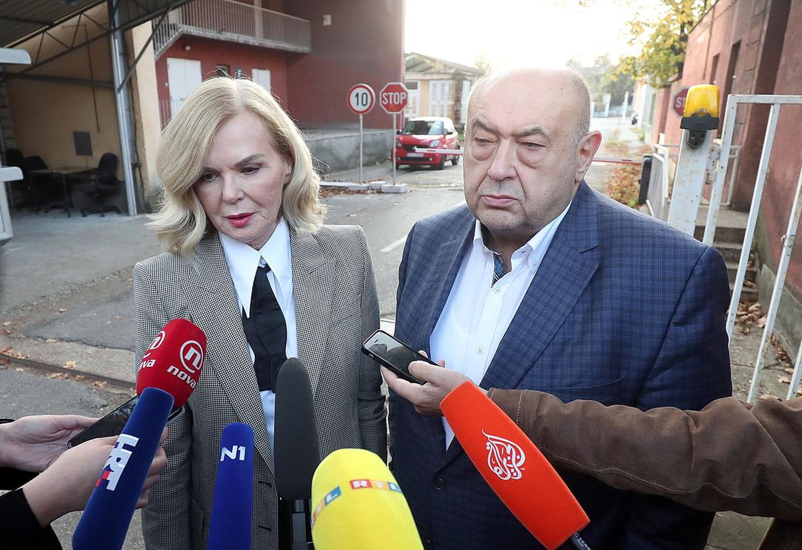 Zagreb: Jadranka Sloković i Čedo Prodanović dali izjave nakon ispitivanja Todorića 14.11.2018., Zagreb - Odvjetnici Ivice Todorica, Jadranka Slokovic i Cedo Prodanovic odlaze sa saslusanje poslije kojeg su dali izjavu okupljenim medijima. Photo: Goran Stanzl/PIXSELL