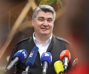 15.09.2022.,Jastrebarsko, predsjednik RH Zoran Milanovic sudjelovao je na Diplomatskoj berbi u vinogradima obitelji Tomac.
  Photo: Robert Anic/PIXSELL