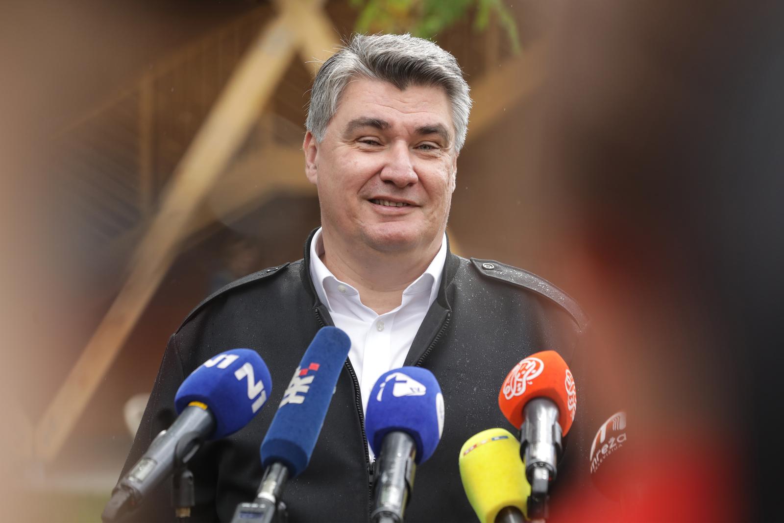 15.09.2022.,Jastrebarsko, predsjednik RH Zoran Milanovic sudjelovao je na Diplomatskoj berbi u vinogradima obitelji Tomac.
  Photo: Robert Anic/PIXSELL