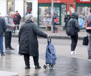 16.02.2022., Zagreb - Vlada ce danas predstavit paket mjera za ublazavanje rasta cijena energenata. Najugorzenija skupina koju pogadja divljanje cijena su umirovljenici kojima su racuni za plin i struju i do sada bili znacajna stavka u proracunu.  Photo: Patrik Macek/PIXSELL