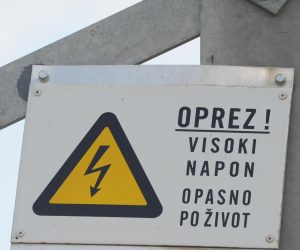 16.03.2015., Danilo - Dalekovodi prenose elektricnu energiju duz elektricne mreze."nPhoto: Hrvoje Jelavic/PIXSELL