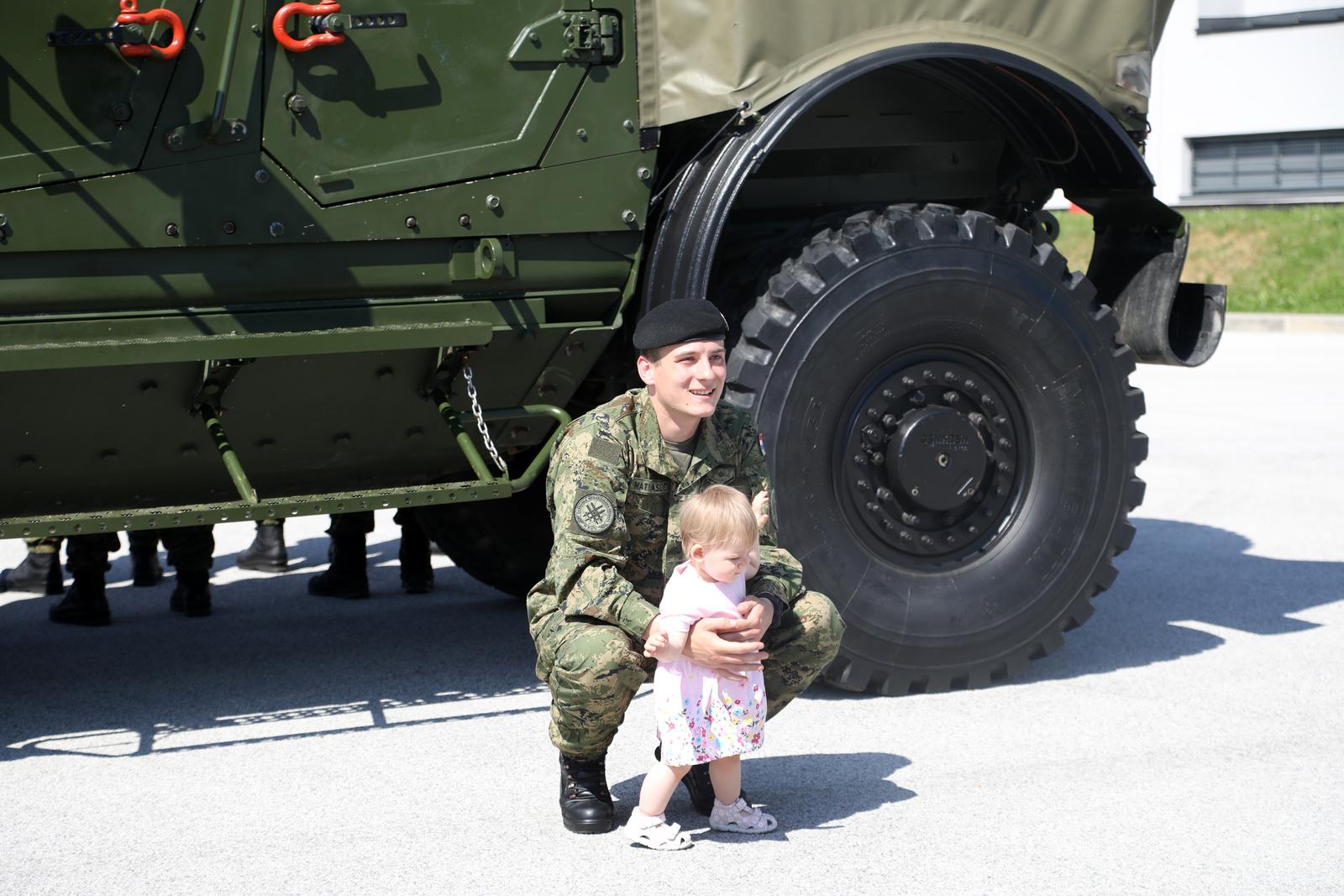 16.05.2022., Petrinja - U vojarni "Pukovnik Predrag Matanovic" odrzan je svecani ispracaj 37. hrvatskog kontingenta u NATO operaciju KFOR u Republiku Kosovo.   Photo: Edina Zuko/PIXSELL