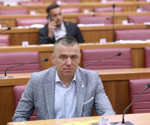 16.09.2022., Zagreb - Sabor 12. sjednicu nastavlja raspravom o izmjenama i dopunama Zakona o vjezbenicima u pravosudnim tijelima i pravosudnom ispitu.
 Photo: Patrik Macek/PIXSELL