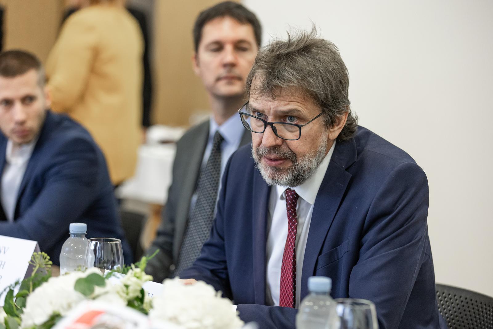 16.09.2022., Osijek - Zupan Ivan Anusic i gradonacelnik Grada Osijeka Ivan Radic primili su izaslanstvo Hrvatskog nacionalnog vijeca u R. Srbiji na celu s predsjednicom Vijeca Jasnom Vojnic, predsjednikom DSHV i hrvatskim zastupnikom u Skupstini Srbije Tomislavom Zigmanovim i predstavnicima hrvatskih udruga iz Vojvodine, a povodom Dana Hrvata iz Vojvodine u Osijeku: „Osijeku s potpisom, Hrvati iz Vojvodine“. Photo: Davor Javorovic/PIXSELL
