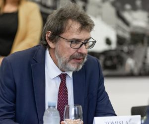 16.09.2022., Osijek - Zupan Ivan Anusic i gradonacelnik Grada Osijeka Ivan Radic primili su izaslanstvo Hrvatskog nacionalnog vijeca u R. Srbiji na celu s predsjednicom Vijeca Jasnom Vojnic, predsjednikom DSHV i hrvatskim zastupnikom u Skupstini Srbije Tomislavom Zigmanovim i predstavnicima hrvatskih udruga iz Vojvodine, a povodom Dana Hrvata iz Vojvodine u Osijeku: „Osijeku s potpisom, Hrvati iz Vojvodine“. Photo: Davor Javorovic/PIXSELL