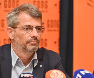 17.5.2022., Zagreb - U Hrvatskom novinarskom drustvu odrzana je Konferencija za medije "Gongovih 6 izbornih jedinica za ustavne izbore", na kojoj je Gong predstavoi svoje rjesenje, prema kojemu, sljedeci parlamentarni izbori ne bi bili neustavni. Na konferenciji za medije su sudjelovali Goran Cular, profesor na Fakultetu politickih znanosti (FPZ) i autor Gongove analize ‘Hoce li i sljedeci parlamentarni izbori u Hrvatskoj biti neustavni?’; Berto Salaj, predsjednik vijeca Gonga i profesor na FPZ-u i Oriana Ivkovc Novokmet, izvrsna direktorica Gonga. Photo: Davorin Visnjic/PIXSELL