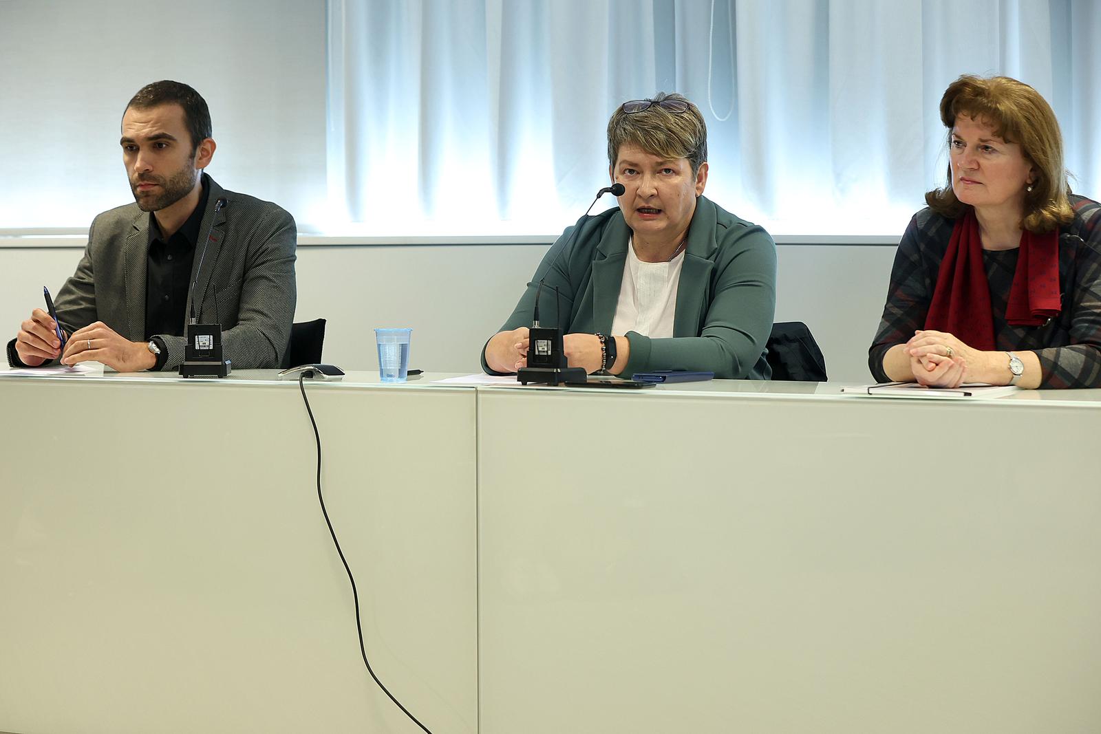 17.10.2022., Zagreb - Konferencija za medije Sindikata javnih sluzbi na temu Rezultati izjasnjavanja o ponudi Vlade RH za povecanje osnovice za place u javnim sluzbama. Matija Kroflin, Nada Lovric, Anica Prasnjak. Photo: Goran Stanzl/PIXSELL