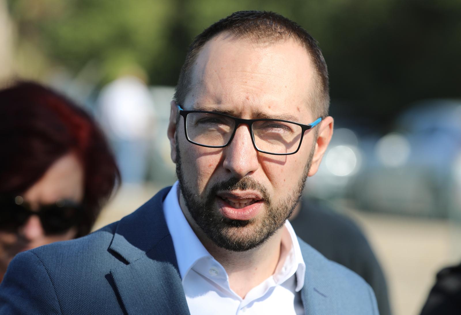 17.10.2022.,Zagreb, u gradskom vrtu u naselju Stenjevec, gradonacelnik Tomislav Tomasevic nazocio podjeli besplatnog komposta gradjanima koji obradjuju parcele.

 Photo: Robert Anic/PIXSELL